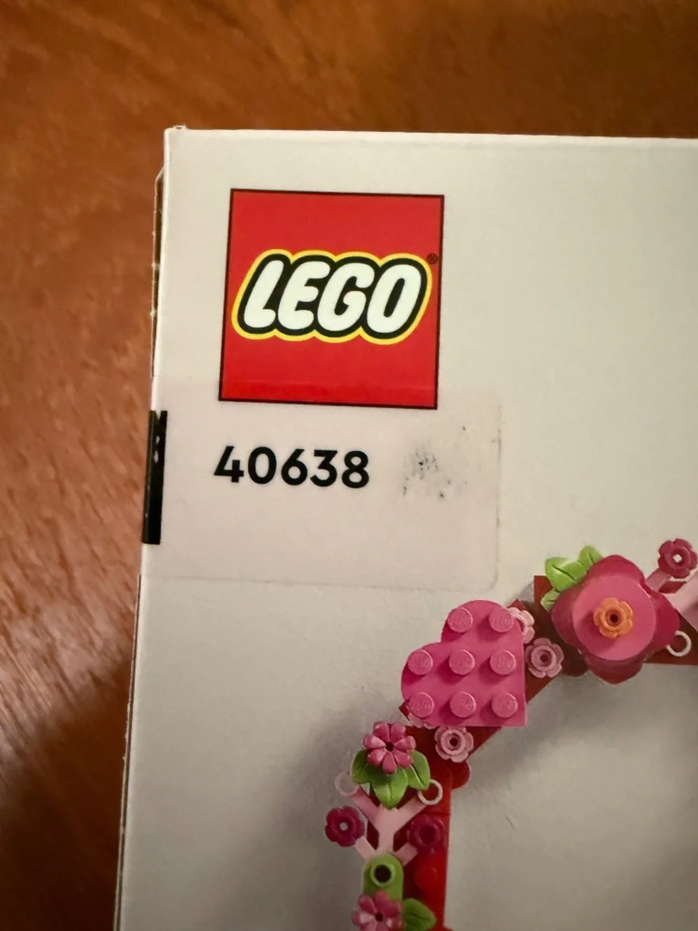 lego heart 254 pieces torn box pieces inside still in plastic  never used 9yr up